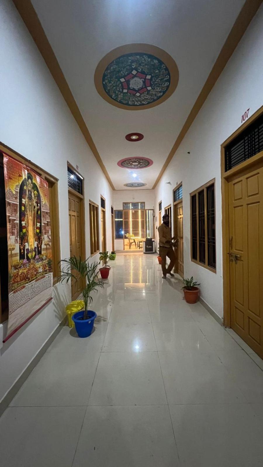 Veda Palace, 900 Meter Distancce From Temple Ayodhya Exterior photo